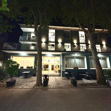 צ'סנטיקו Blue Loft Hotel מראה חיצוני תמונה