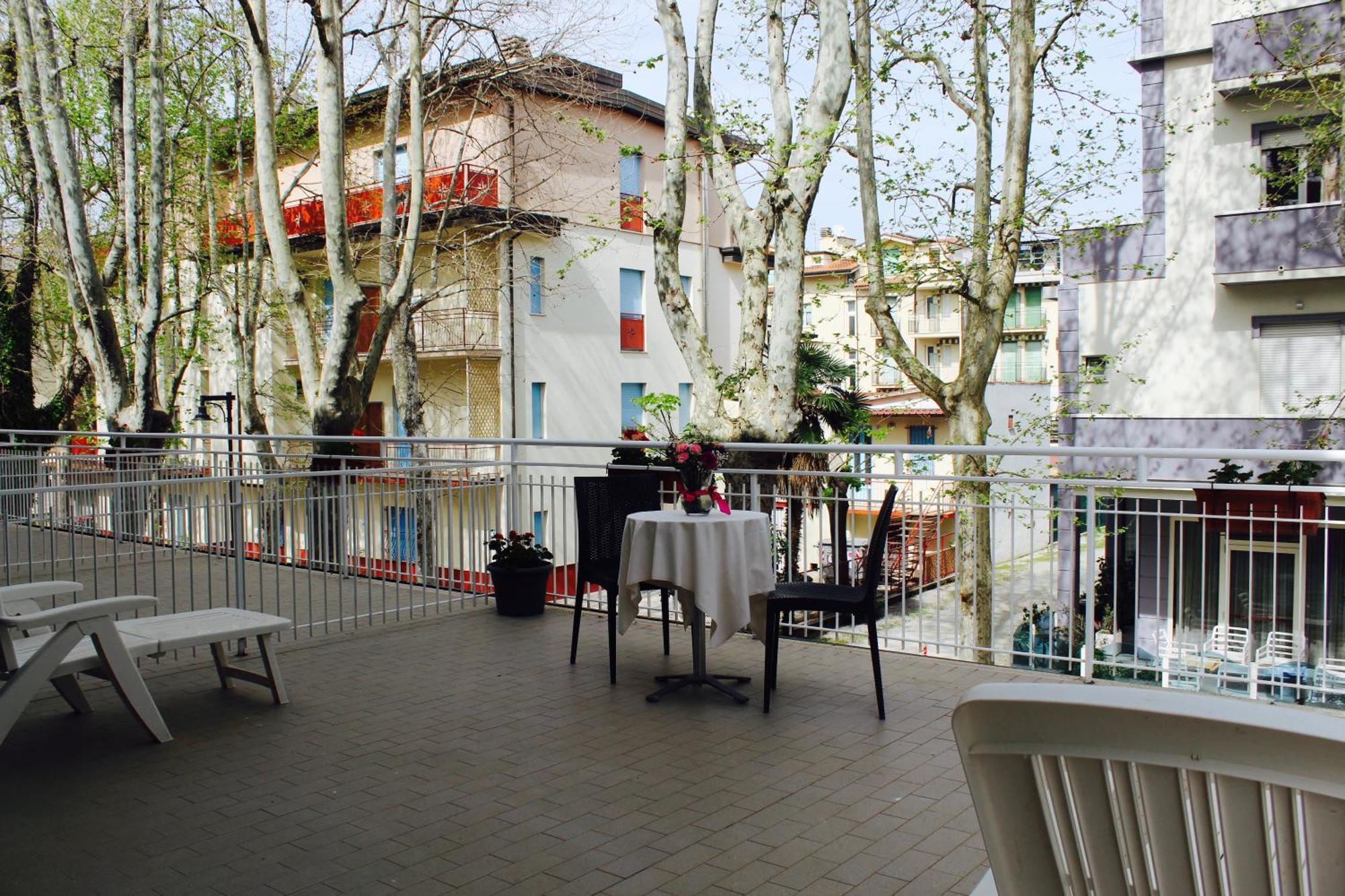צ'סנטיקו Blue Loft Hotel מראה חיצוני תמונה