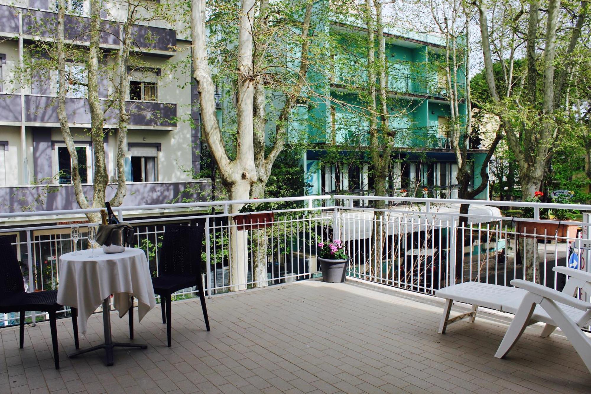 צ'סנטיקו Blue Loft Hotel מראה חיצוני תמונה