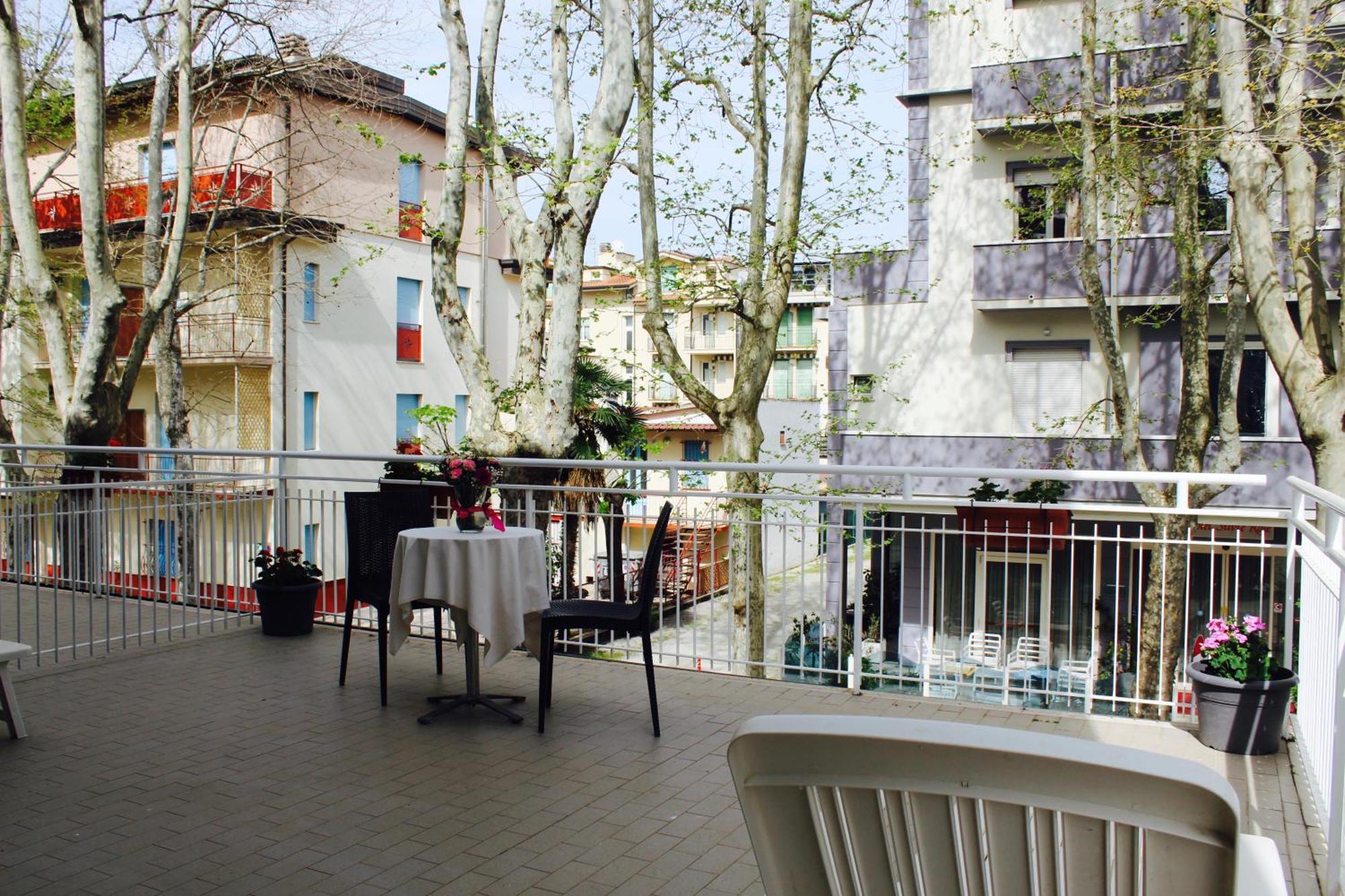 צ'סנטיקו Blue Loft Hotel מראה חיצוני תמונה