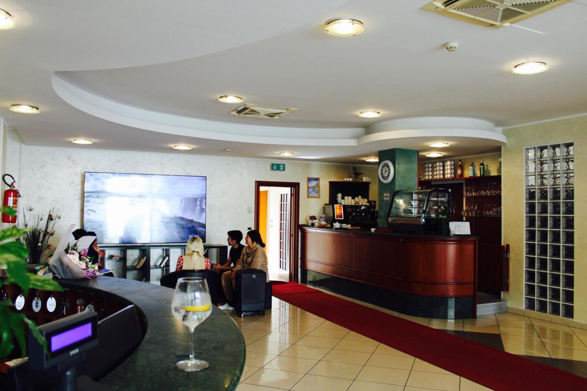 צ'סנטיקו Blue Loft Hotel מראה חיצוני תמונה