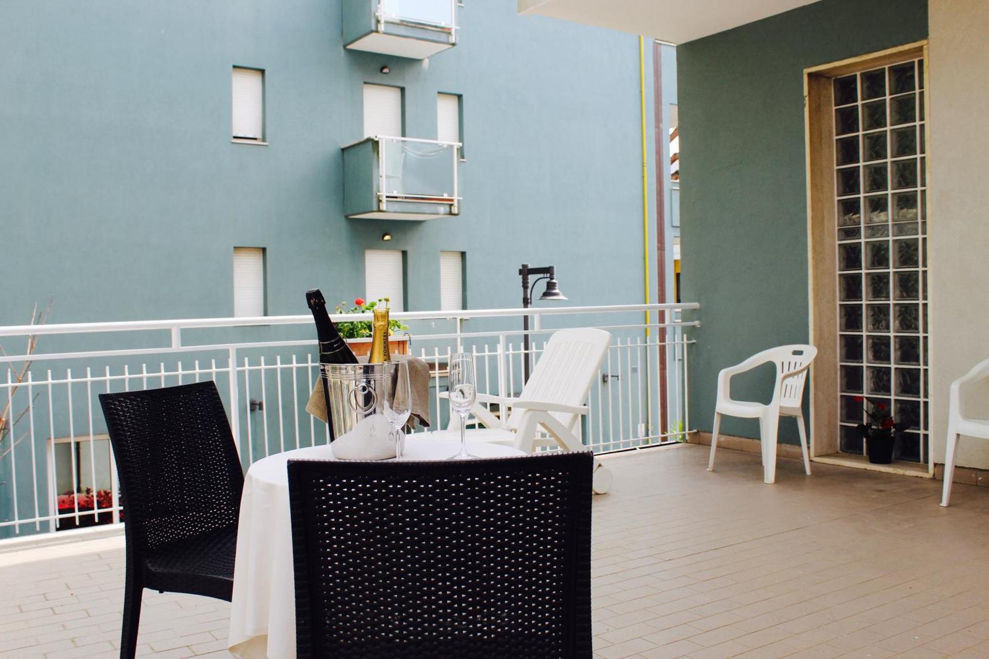צ'סנטיקו Blue Loft Hotel מראה חיצוני תמונה