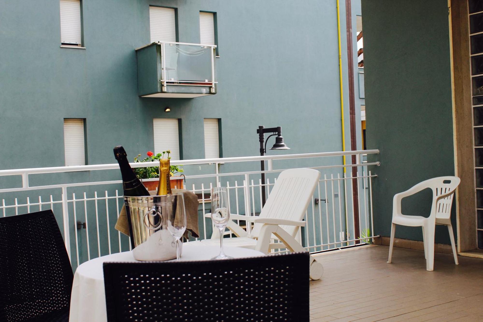 צ'סנטיקו Blue Loft Hotel מראה חיצוני תמונה