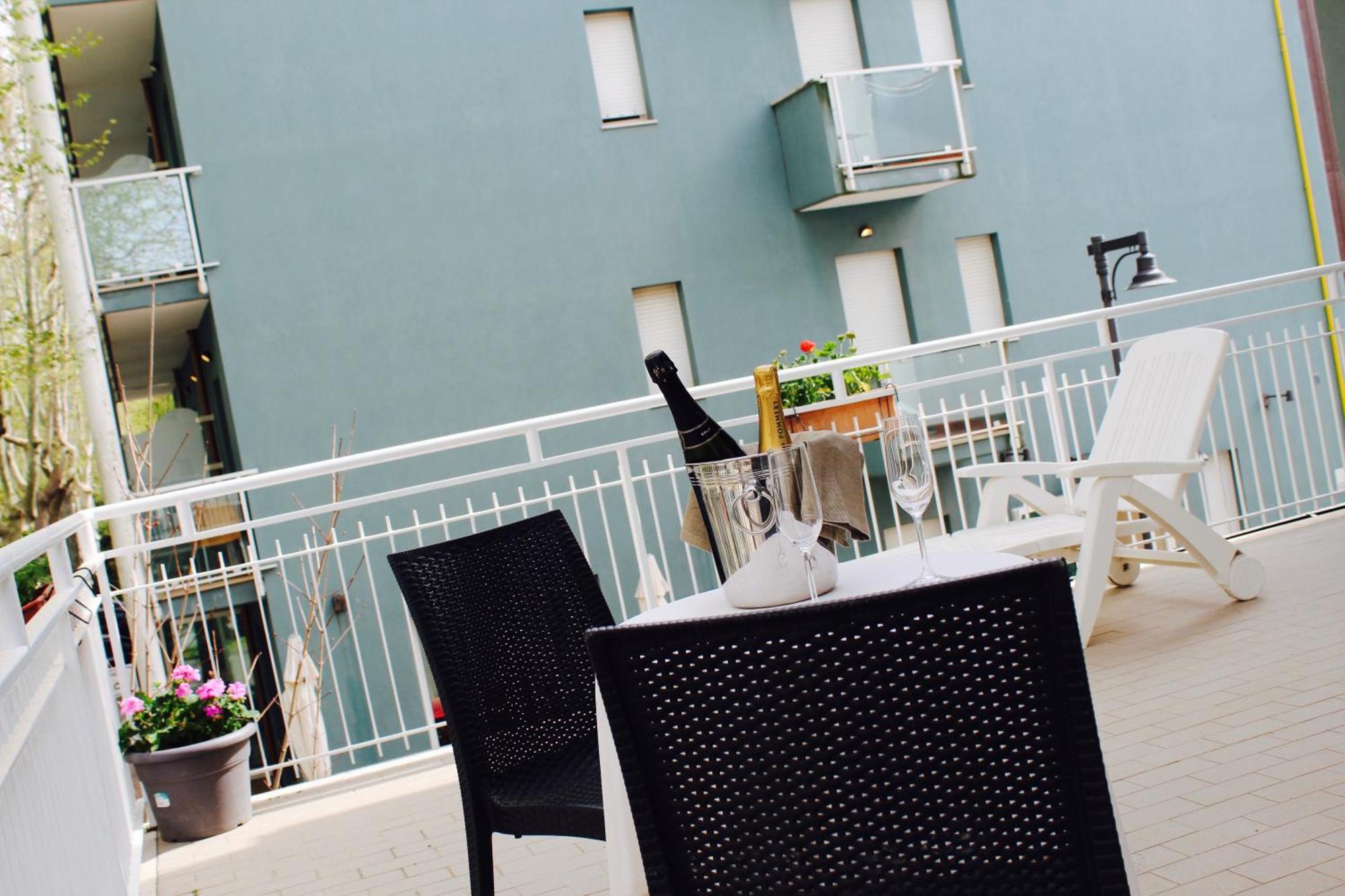 צ'סנטיקו Blue Loft Hotel מראה חיצוני תמונה
