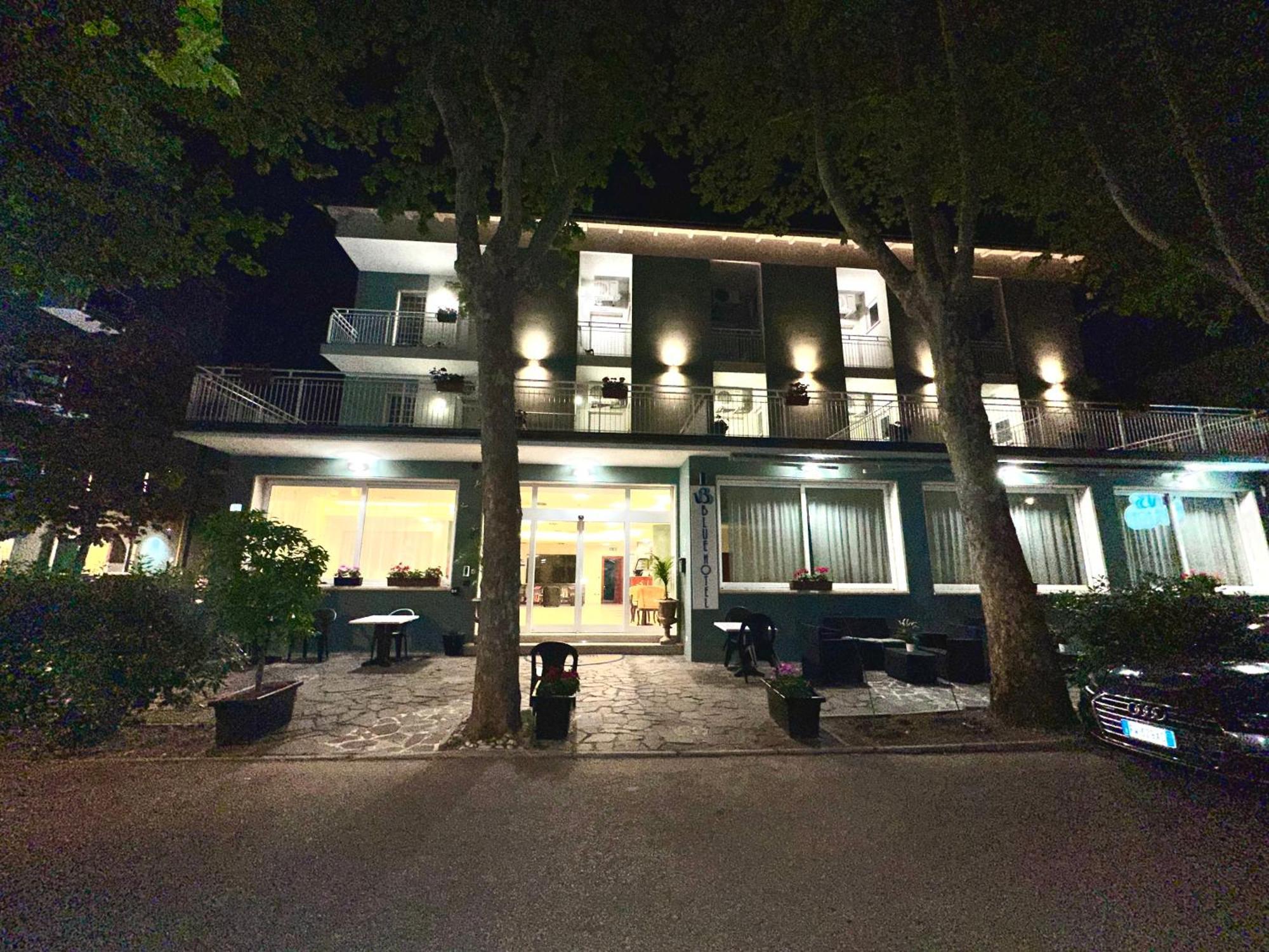 צ'סנטיקו Blue Loft Hotel מראה חיצוני תמונה