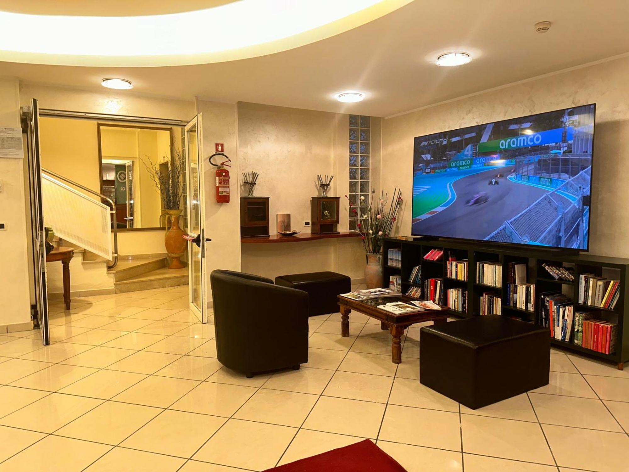 צ'סנטיקו Blue Loft Hotel מראה חיצוני תמונה